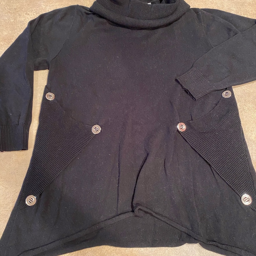 Women’s sweater size medium sides are longer
